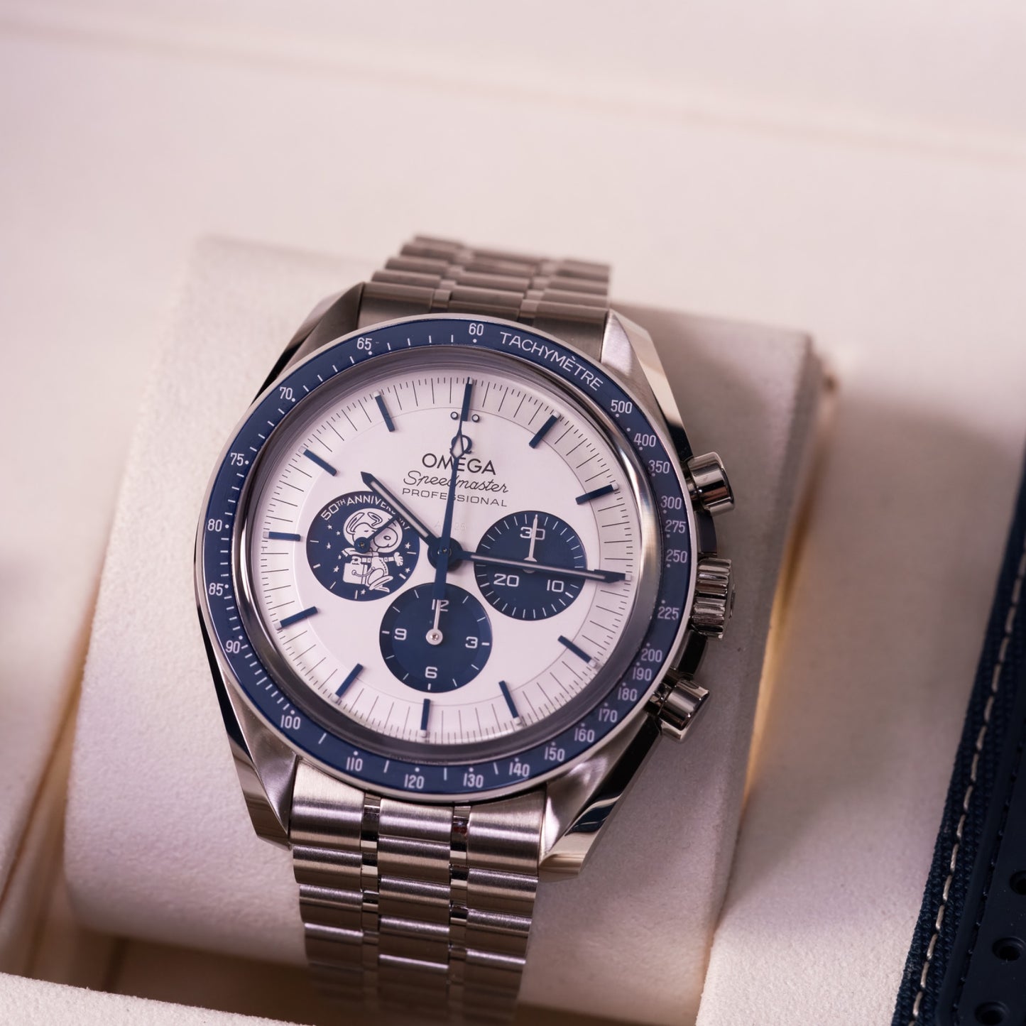 Omega Speedmaster 'Silver Snoopy Award' - 310.32.42.50.02.001
