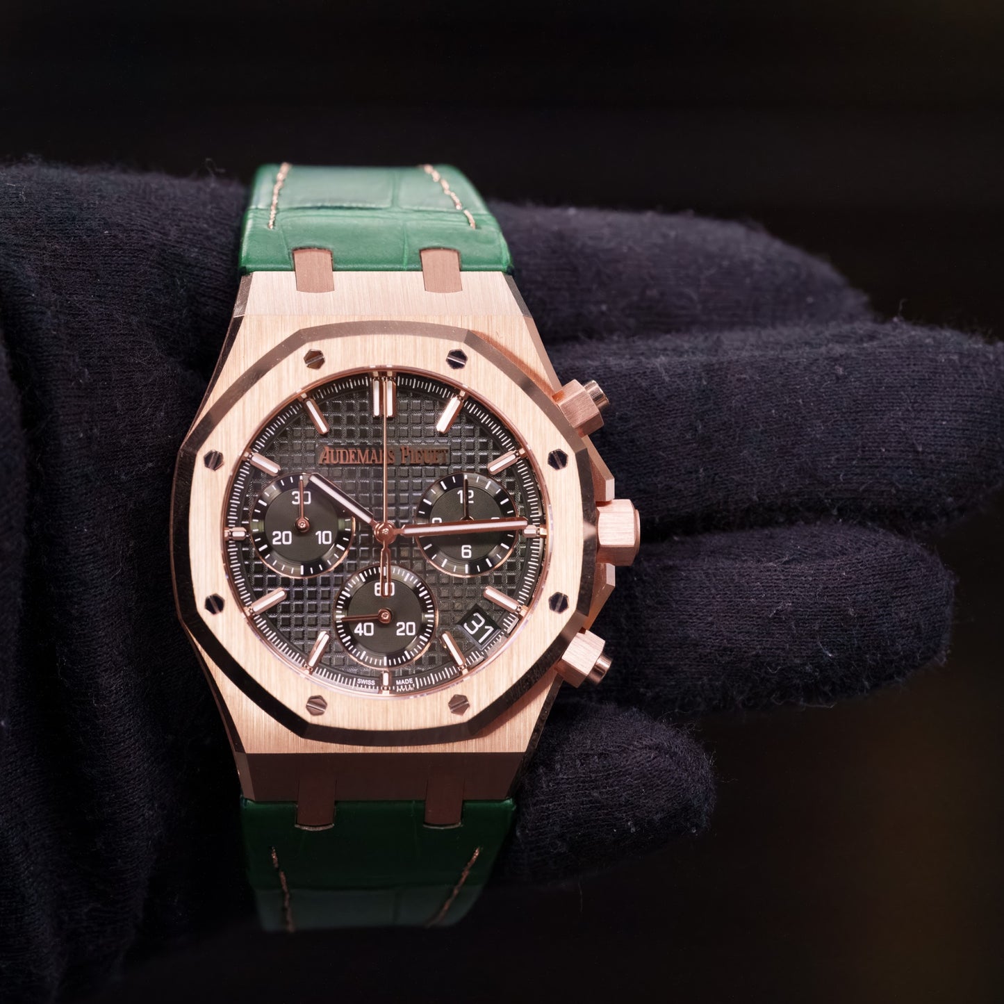 Audemars Piguet Royal Oak Chronograph - 26240OR.OO.D404CR.02