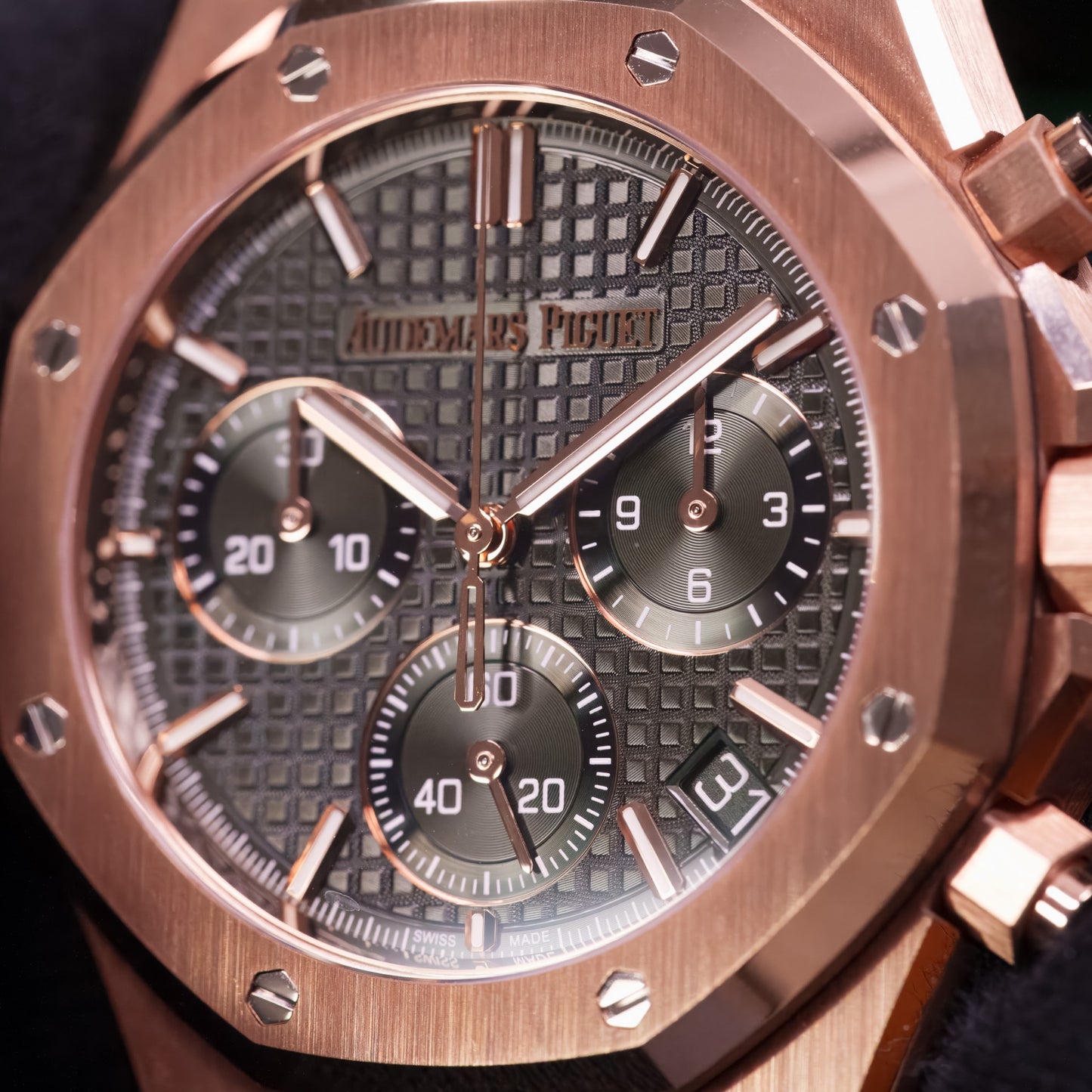 Audemars Piguet Royal Oak Chronograph - 26240OR.OO.D404CR.02