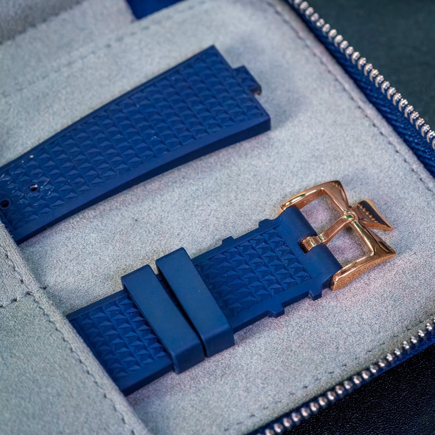 VC Overseas RG Blue Dial - 4520V/210R-B705